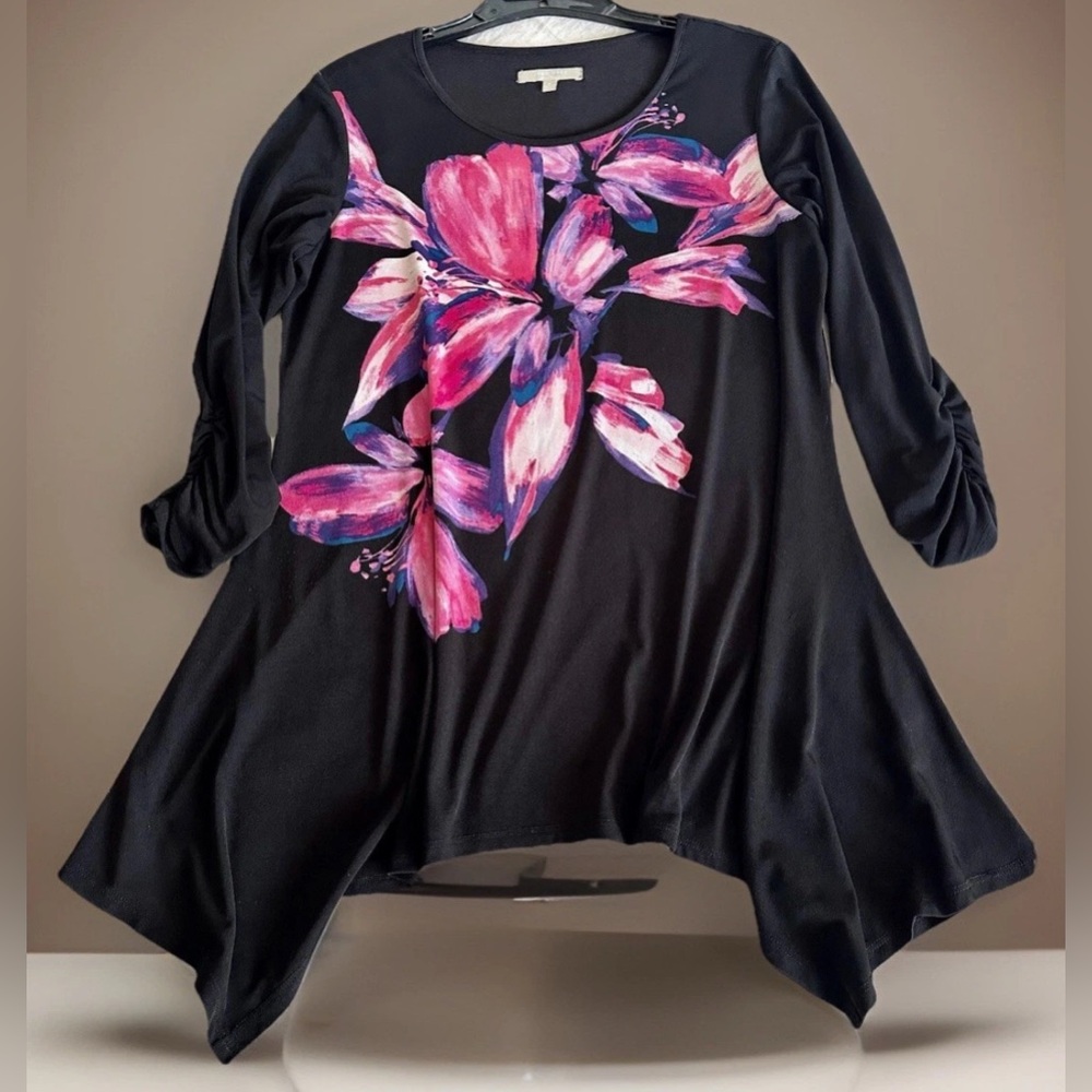 Joan Vass NY Black Pink Floral Woman Tunic Top Asymmetric Hem Ruche 3/4 SL Sz M
